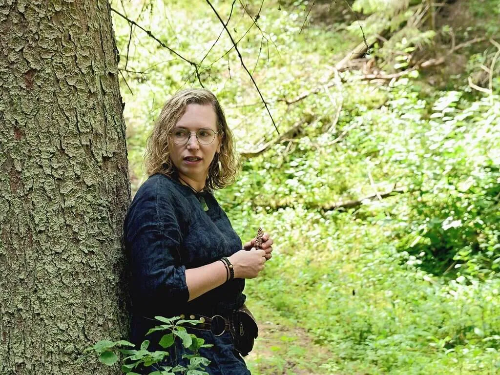 Miško maudynių gidė Mila Monk